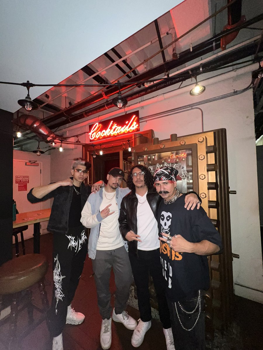 Feel so honored to be a part of this golden era of early Ultimate. Hilarious to be considered “retired” cuz I never really quit in my head, my priorities just shifted a lot. I still hangout with my boys all the time though. Here’s us supporting Razo’s first club set. RIP 2GG 💔