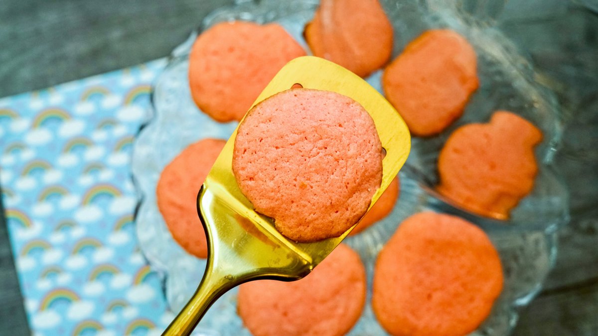 These strawberry cake mix cookies are easy to make and only require three ingredients! They're the perfect treat for any occasion. funhappyhome.com/strawberry-cak…
