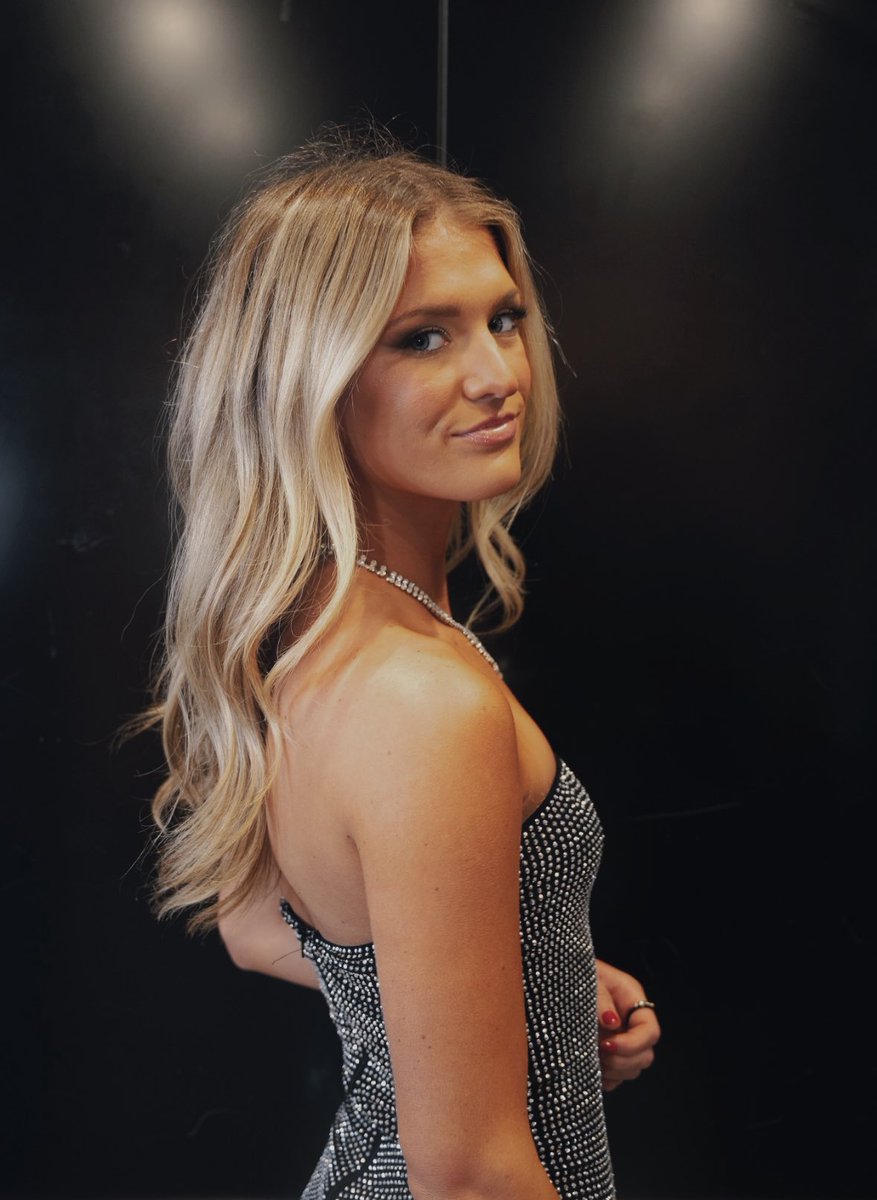 Check out my new song “Spinnin” 
out now!! ⚡️🌎✨
social.tunecore.com/linkShare?link…