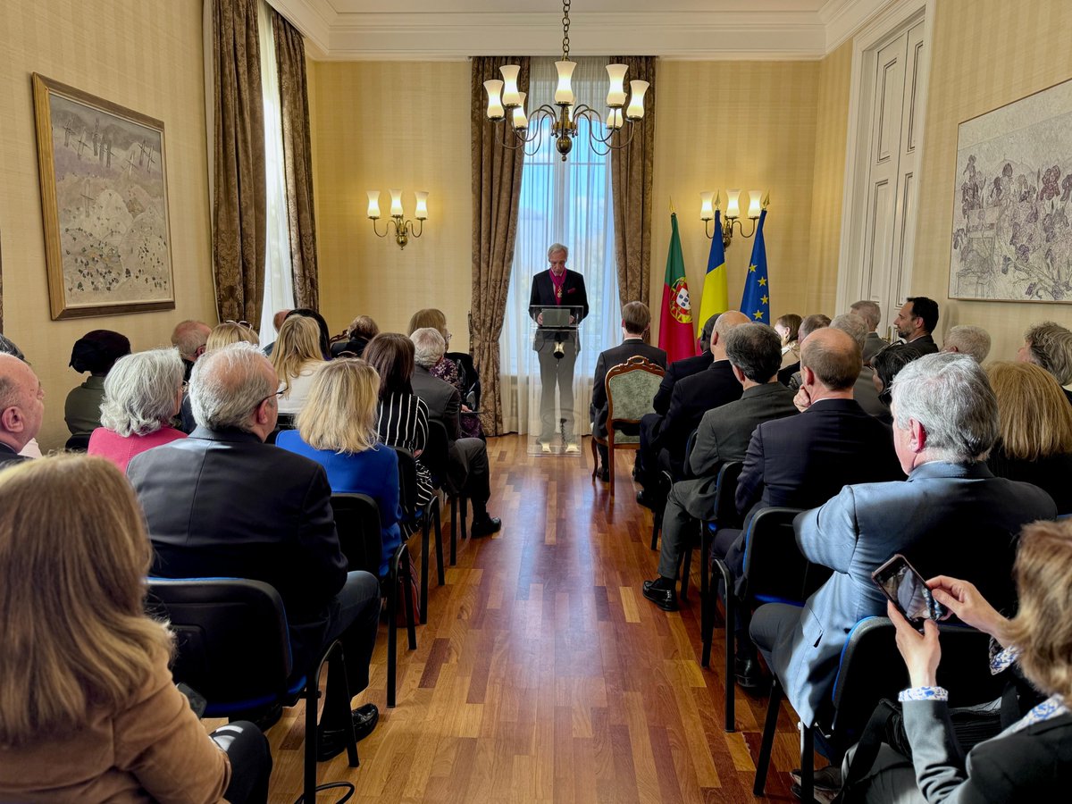 DanielaGitman's tweet photo. Honored to award #EUSR @JoaoCravinho the National Order ”Star of Romania”/Grand Officer @PresidencyRo for exceptional contribution to the development of🇷🇴🇵🇹relations. Strong🇷🇴support to new #EU mandate in #Sahel #Africa.
Thank you, Minister Cravinho, for your vision & friendship! https://t.co/POAlyA6ppY
