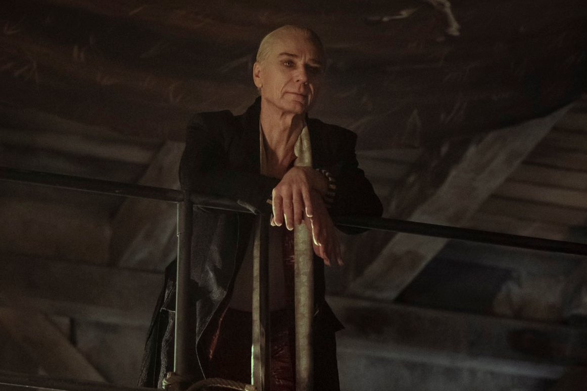 suikamelon6's tweet image. S2E7 Santiago: I'm about to violate the Fifth.

The 5th law: No vampire may ever destroy another vampire EXCEPT that the coven master has the power of life death over all his flock.

There was NO COUP and Armand was NEVER demoted. ALL LIES #InterviewWithTheVampire #iwtv