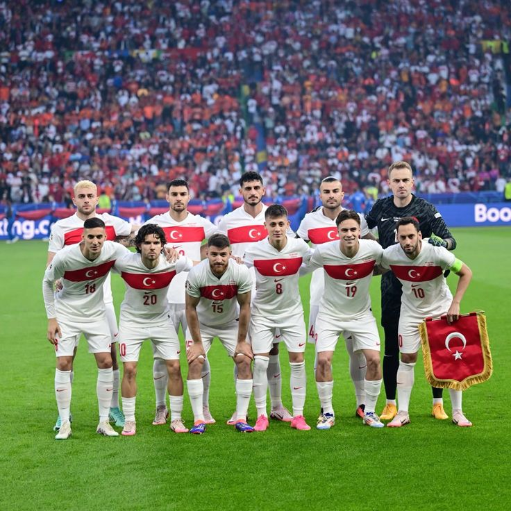 milli formamız milletimizin onurunu taşıyan kutsal bir simgedir hiçbir suç bu formaya gölge düşüremez onun hakkı sadece temiz yüreklerin olur

ŞanlıFormaya LekeSürülemez