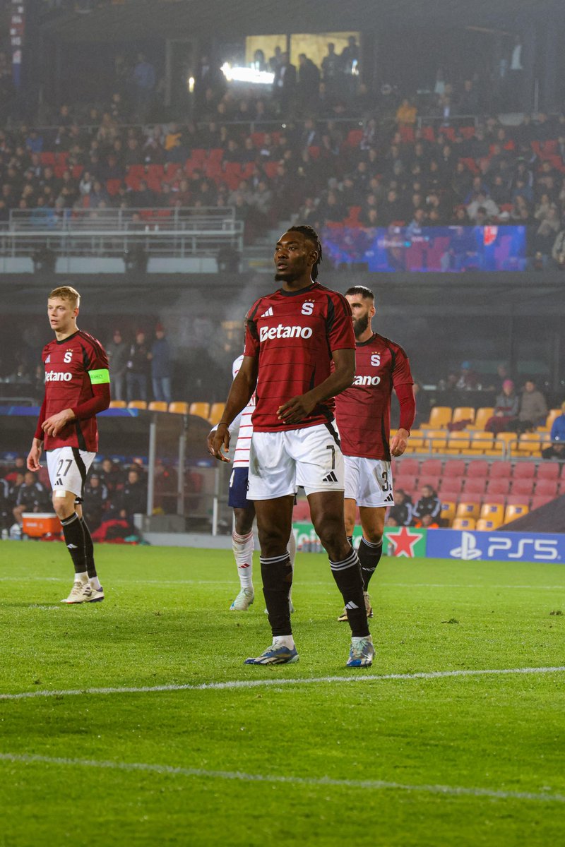 spartazpravy's tweet photo. 🔴🎙️LARS #FRIIS: „Olatunji v týdnu přišel pozdě na sraz. Proto nebyl dnes v nominaci.” #acsparta https://t.co/FnFng9OgGP