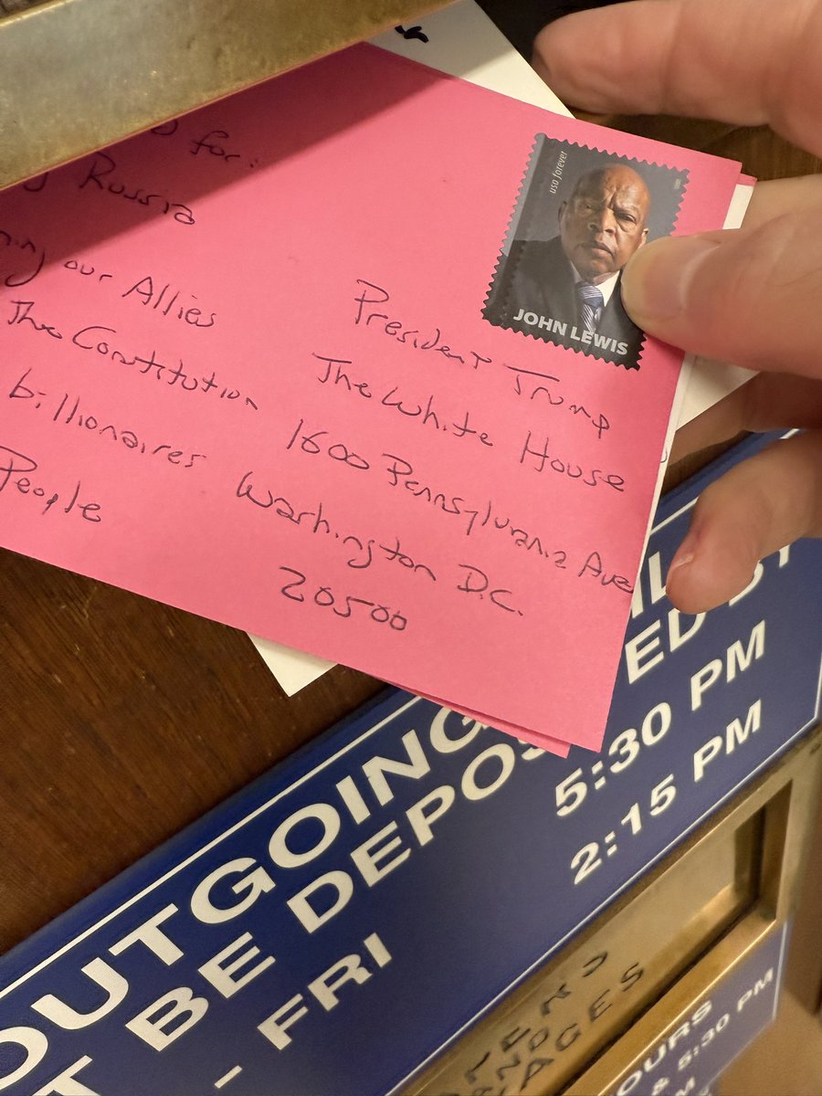 tapthomparker's tweet photo. We sent out some postcards today to the White House on the #IdesOfTrump📬. https://t.co/KXwAAFguLk