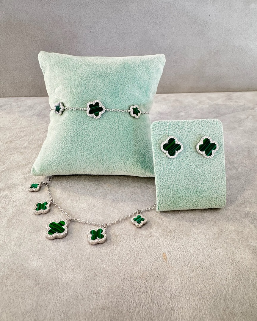 🍀 Channel the Luck of the Irish with Stunning Malachite 🍀

Malachite has long been associated with good luck, growth, and renewal, making it the perfect choice for anyone wanting to carry a little extra positivity with them.

💻 sharejewellers.com