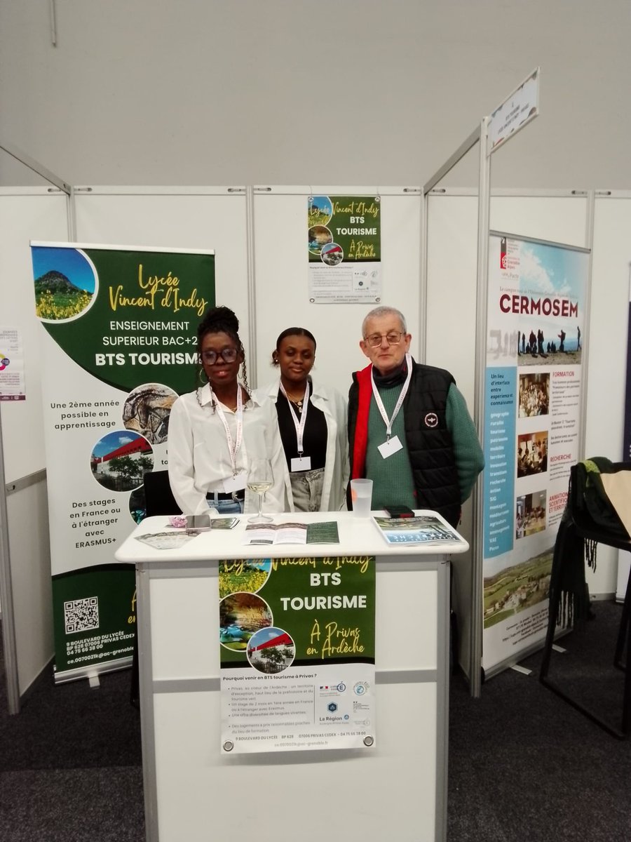 Les étudiants de #BTS #Tourisme du lycée et leurs professeurs présents au salon du Tourisme du #Pouzin #Ardeche
