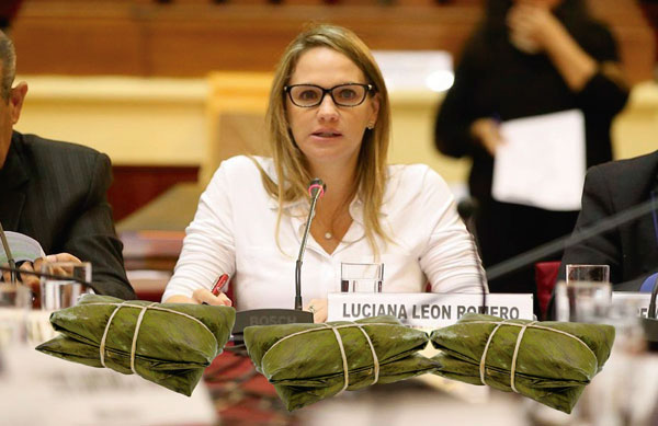 Sabían que el espurio congreso acaba de limpiar en la sub comisión de acusaciones constitucionales a la tamalera Aprista Luciana León.

Entre ratas se limpian.