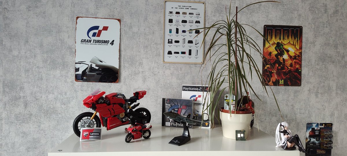 Tom_ZR_Race's tweet photo. Tells I'm a gamer and a Petrolhead by looking at my living room don't you think?
☺️🏁🕹️
#Retrogaming #LivingInStyle https://t.co/ShSHVlsUta