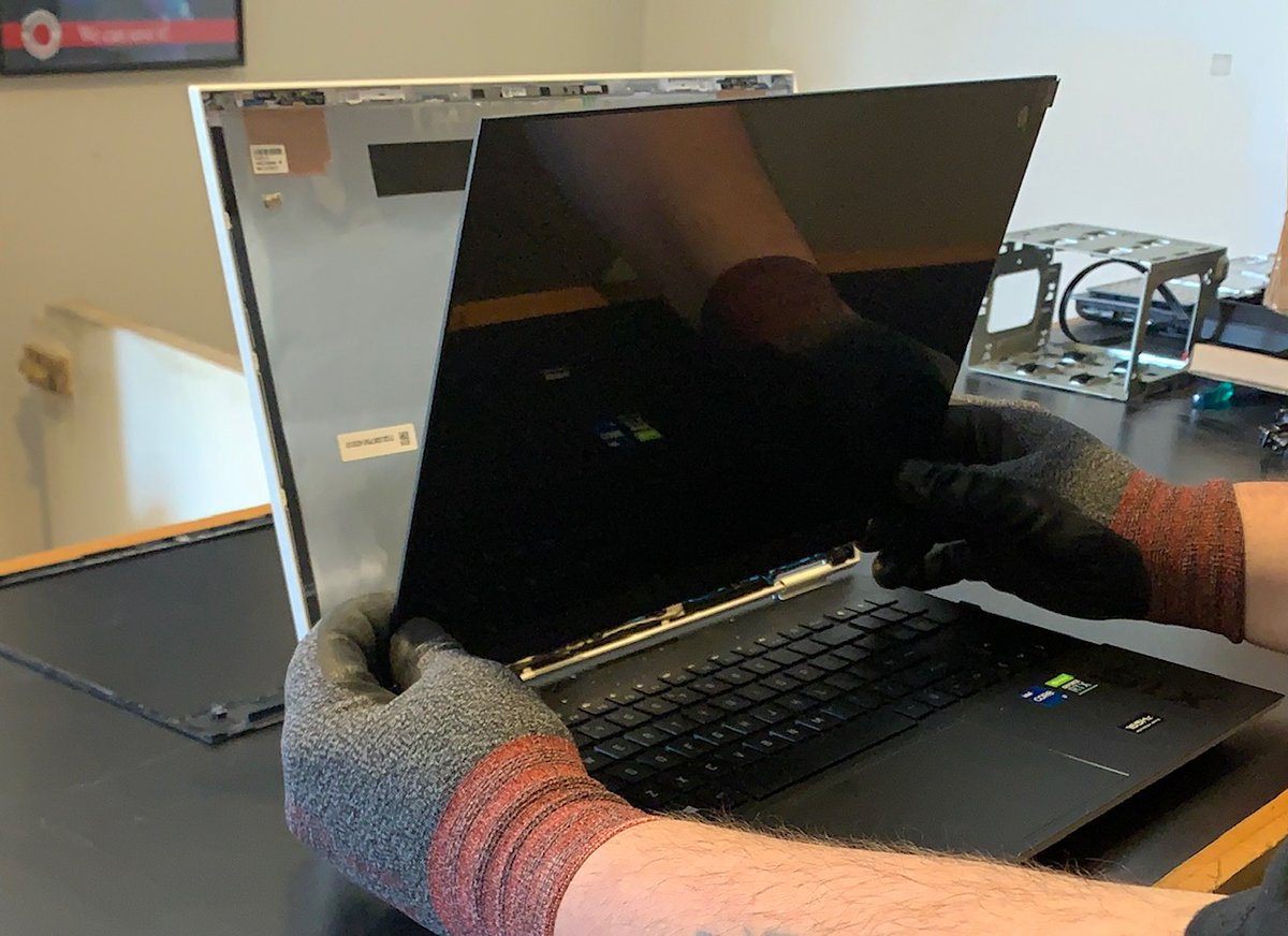 BaltimorePCHelp's tweet photo. 💻 Cracked Laptop or Phone Screen? We Can Fix It!  Located at 8701 Harford Rd in Parkville. ✅ MacBook, HP, Dell, Lenovo, Acer, Asus, iPhone, Samsung Galaxy, Google Pixel, iPads, Galaxy Tab, Microsoft Surface  #LaptopRepairBaltimore #PhoneRepairBaltimore #LaptopRepairNearMe https://t.co/s5p30LvUkW