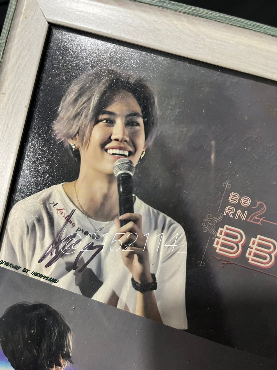 2152114_'s tweet photo. ลายเซ็นสดพี่บุ๋นหัวใจดวงที่ 1 ค่าา
เป็นโปสการ์ด  เราให้พร้อมกรอบไปเลยย
ขอ 300 บาทค้าบ ตอนนั้นไปตามเก็บโปรเจกต์แล้วเจอ มีโปสการ์ดที่ได้แจกมาพอดี เลยให้เซ็นค่า

#ตลาดนัดบุ๋นเปรม #บุ๋นเปรม https://t.co/Wdysx1JmEA