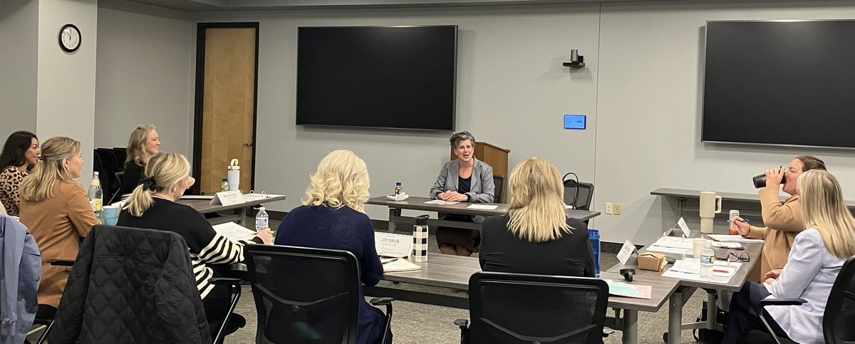 MNExcellence's tweet photo. Our next speaker is @CMZimmerMN talking about Other Ways to Serve: Advocacy and Government Relations. Great for Fellows to learn about different ways to represent clients and issues at the legislature and the important rules to follow in this field to ensure transparency &amp; trust https://t.co/NriTO4kN8B