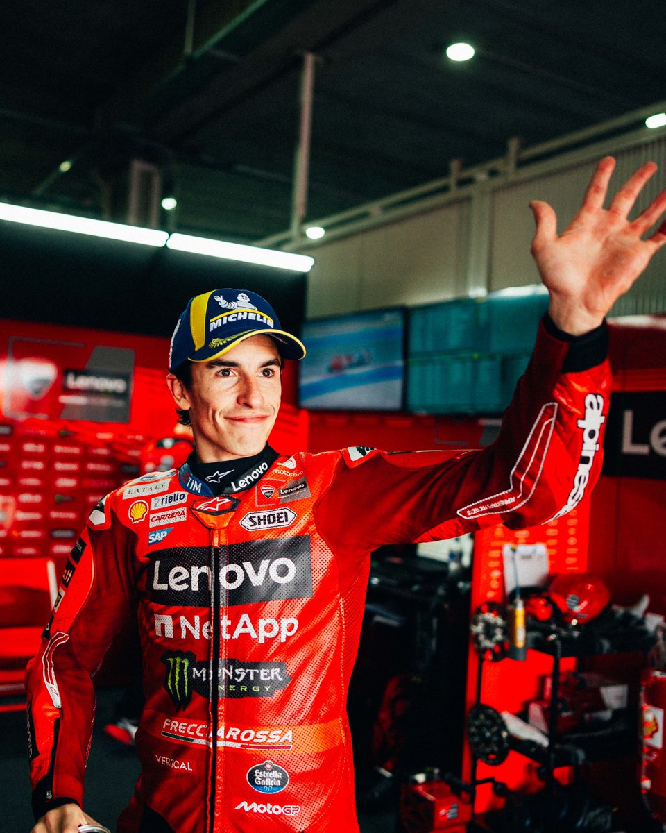 ducaticorse's tweet photo. The pole man 🔥🇦🇷 at #ArgentinaGP
With the new track record! 💪

#ForzaDucati #DucatiLenovoTeam https://t.co/2xC2D709KP