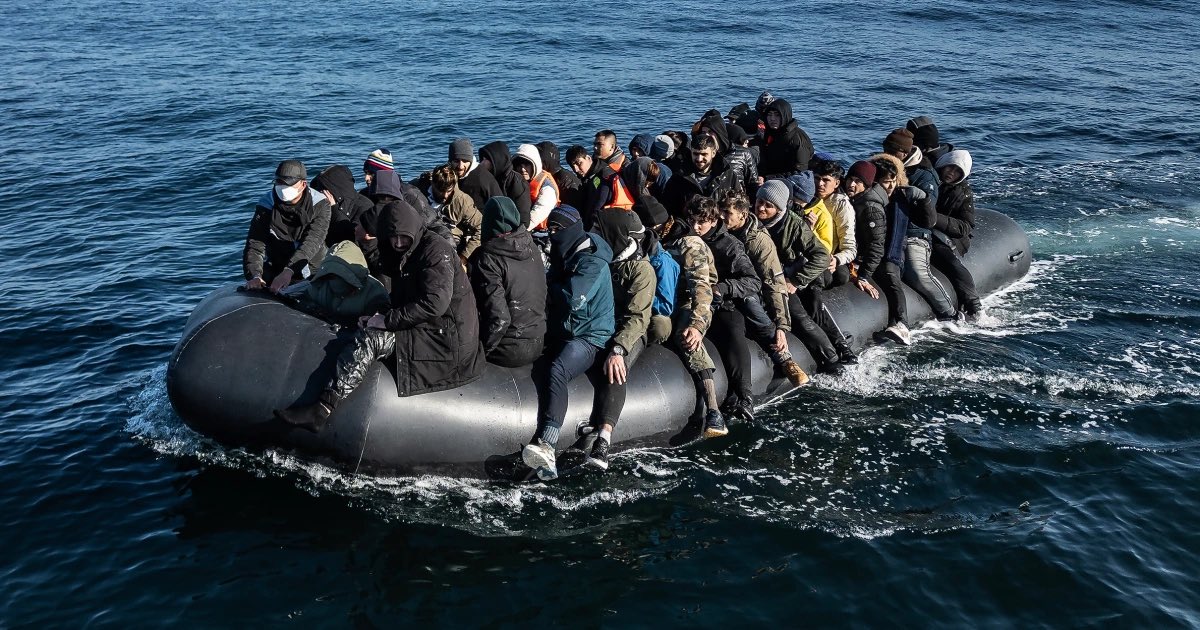 Inevitablewest's tweet photo. 🚨BREAKING: Bombshell poll reveals 66% of Brits want mass deportations of foreign migrants

Why won’t the government listen? https://t.co/MSAvhuhndo