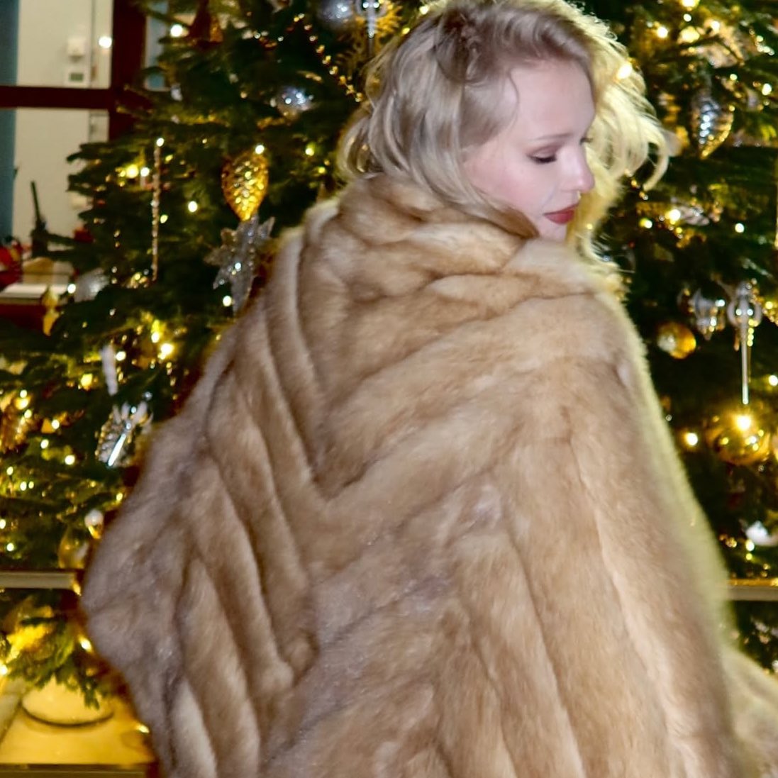 на тайгу идет весна, 
наступает оттепель.