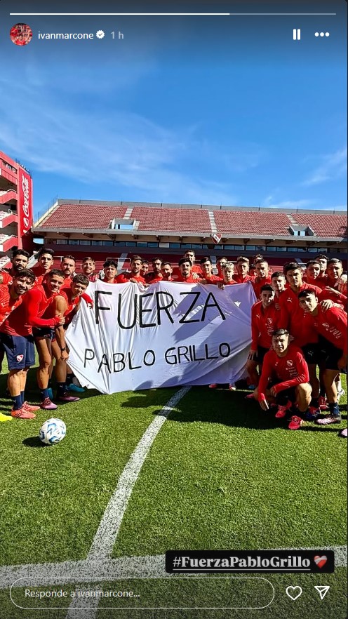 barricadatv's tweet photo. #AHORA 🔴 | LOS JUGADORES DEL ROJO SALIERON A BANCAR A PABLO GRILLO

El jugador de Independiente Ivan Marcone publicó, junto a sus compañeros del plantel, un mensaje en apoyo al fotoperiodista que permanece en grave estado luego de un disparo policial en la cabeza. https://t.co/vr0OwwQDib
