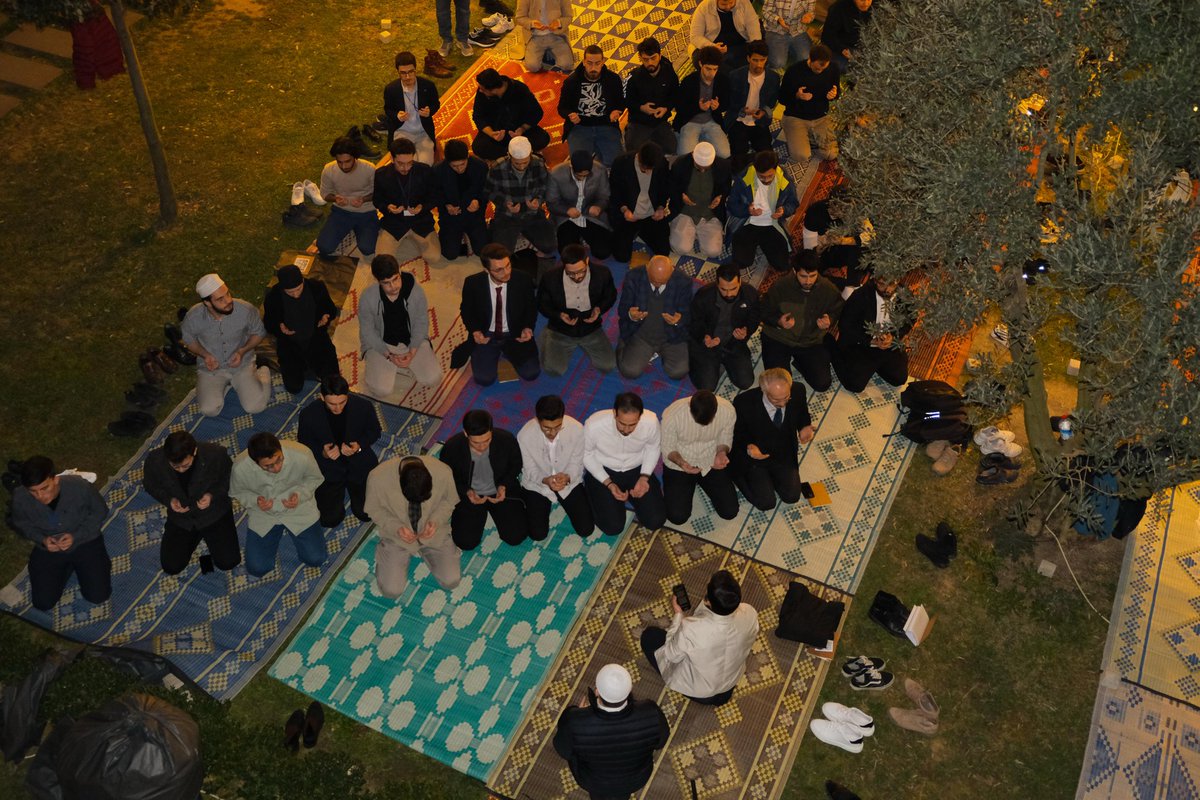 29mude_iftar's tweet photo. 29 Mayıs Üniversitesi 1. Geleneksel “Kardeşlik İftarı” ile kampüsümüzde bereketli bir sofrada buluştuk. ✨

Katılım gösteren siz değerli misafirlerimize ve emeği geçen herkese yürekten teşekkür ediyoruz. 
Daha nice iftar sofrasında buluşmak dileğiyle… 🏮🌙#29müdeiftar https://t.co/FHyso4NZRn