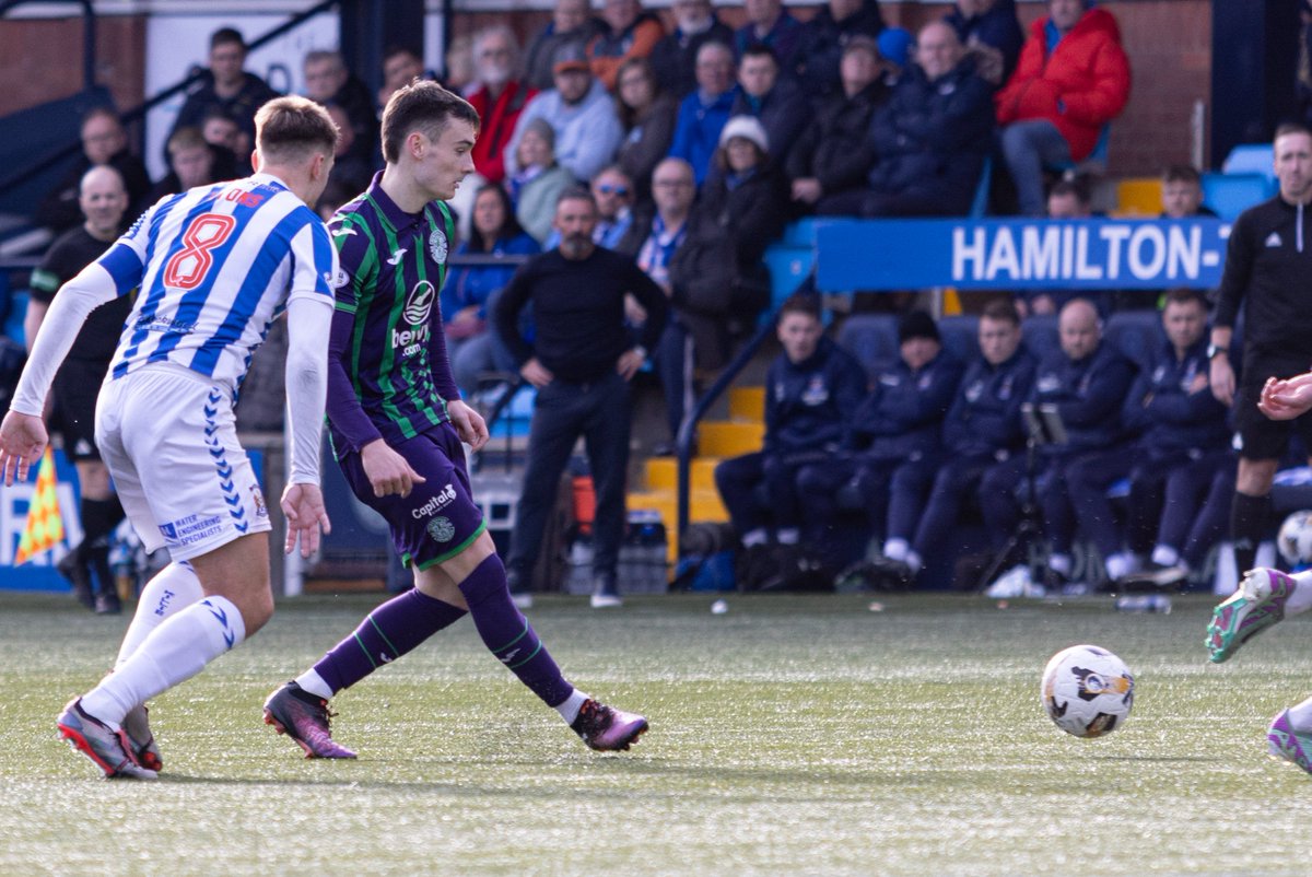 Dylan Levitt goes close for Hibs!

After some pressure in the Killie box, the ball broke for Levitt and his strike whistled past the post - unlucky!

🐿️ 0-1 🥬 | 66’ | #WHPREM
