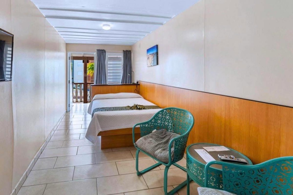 ¿Sin Plan Para Esta Noche? ¡Tenemos Espacio Para Ti!

🎒 Empaca y ven a relajarte 🏖️

Nuestra Eco Suite te espera con:
2 camas full súper cómodas 🛏️
TV con programación satelital 📺
Aire acondicionado ❄️
Área de escritorio 📝
Microondas y neverita 🥤🍽️

📞 787-254-2358