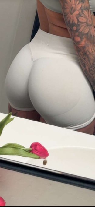 Watch l i t t l e b u f f b a b e's leaked NSFW photo on TwXstars