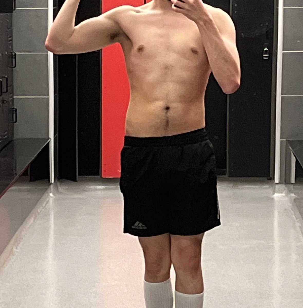 antonioo_river's tweet photo. the body vs the dick https://t.co/uoVP1MFwbN