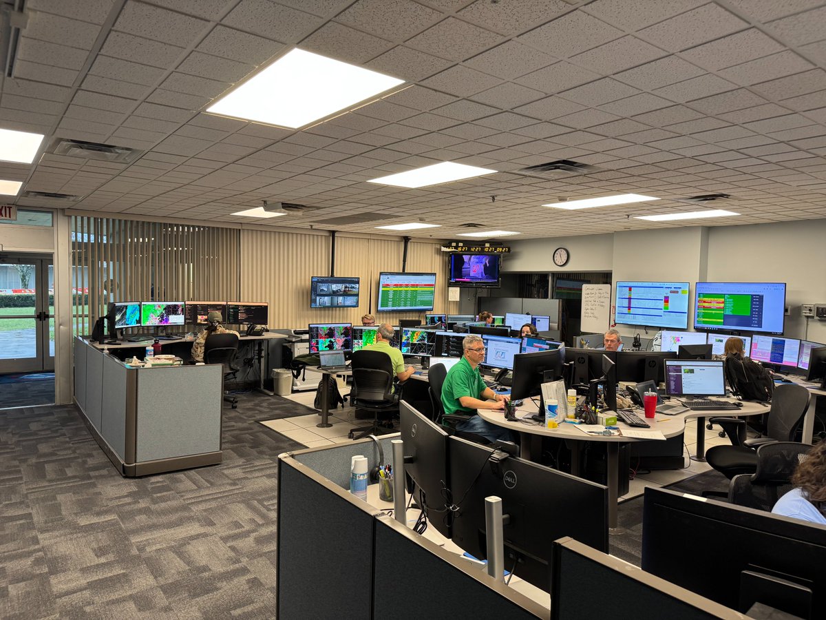 NWSMemphis's tweet image. We are here for you, Mid-South! All hands on deck. Every workstation is filled with forecasters working hard to protect life and property. Be safe today and please pass along any damage reports if you get them.