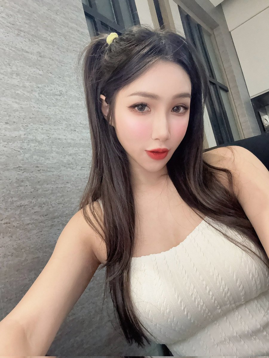 Kyna520666's tweet photo. 比細肩帶滑落更失控的，是我對你的心動💞訂閱來感受下吧🤫
https://t.co/EGZ3K5OMir https://t.co/zsjQCJ7RIw