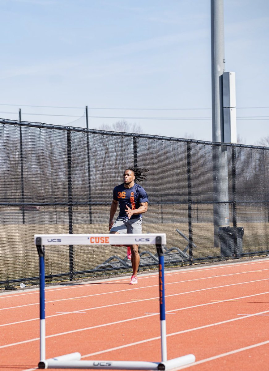 MrMalachiJames's tweet image. 1 more week till my collegiate debut🍊 #AGTG💕 @TJTRAININGDAY @lambo2126 @coreyannan360 @SJTrack