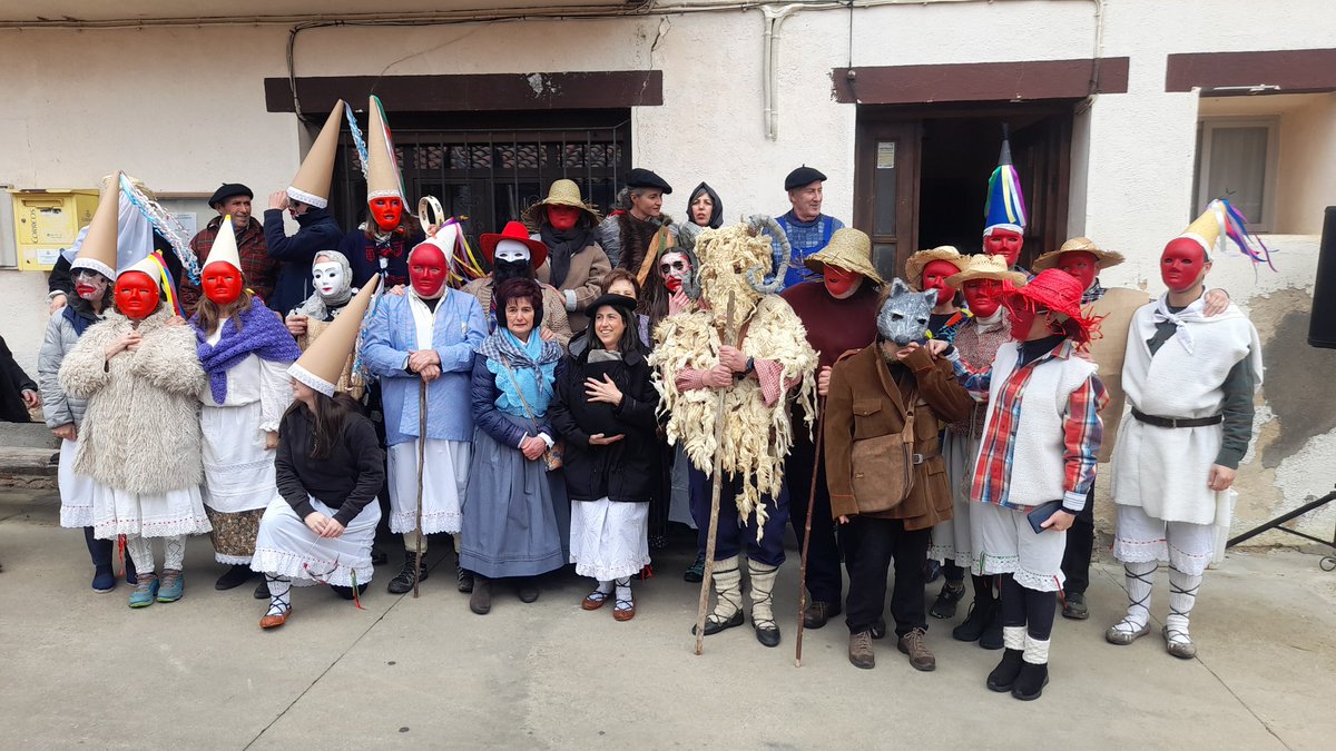 AcoaAke's tweet photo. 🎭 Además en #Bajauri han recuperado su #Carnaval tradicional
🔥 #Baxauri|n ohiko #Inauteriak berreskuratu dituzte
Milurtea 1025-2025 📌 Bassahuri
Condado de #Treviño 📍 #Trebiñu|ko Konderria https://t.co/v2CyTv4T1E