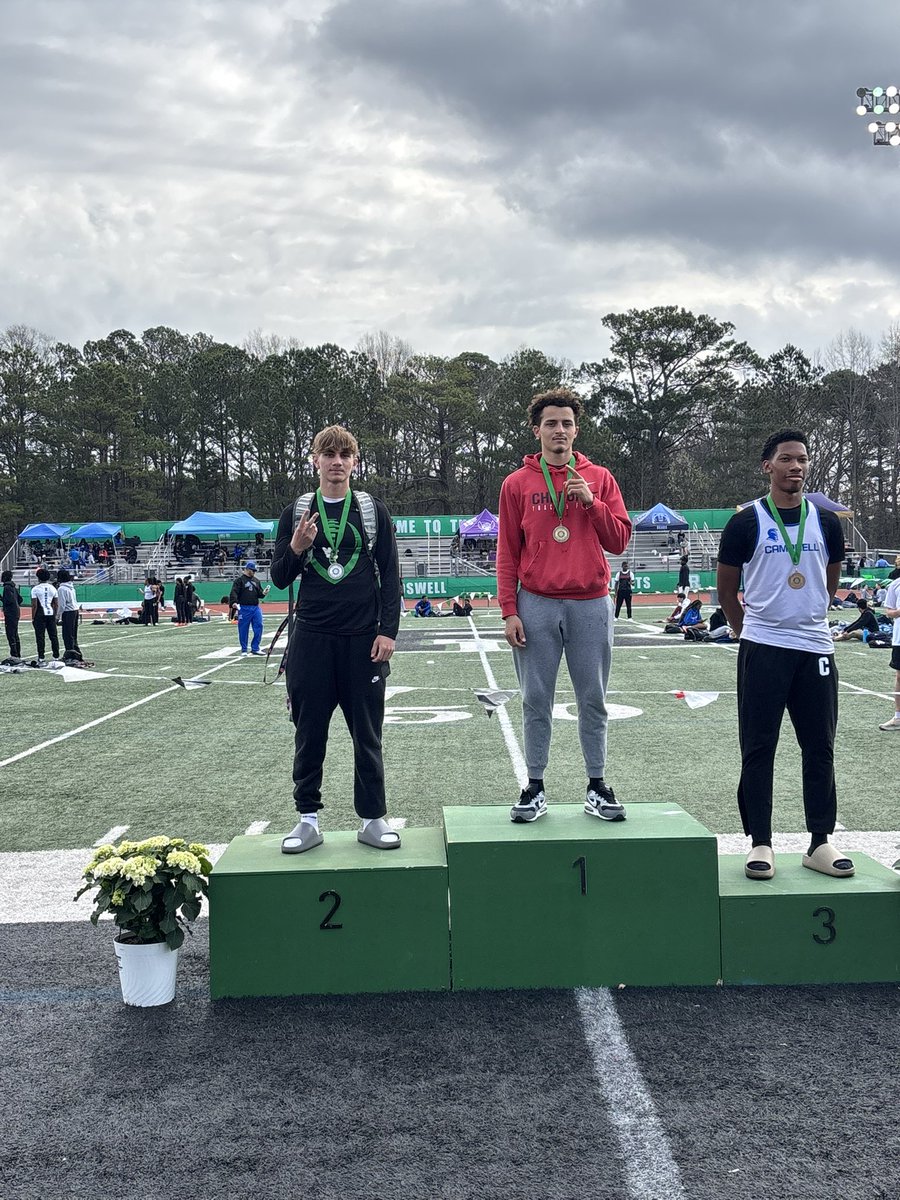 chase_shaffer2's tweet photo. Big home meet finished 2nd jumping 6’4 @RoswellTrack @Roswell_FB @CoachThompson05 @GetEm_Brooks @Coach_Watters @CoachBo95 @CoachColemanWRs https://t.co/cTVAlue7QK
