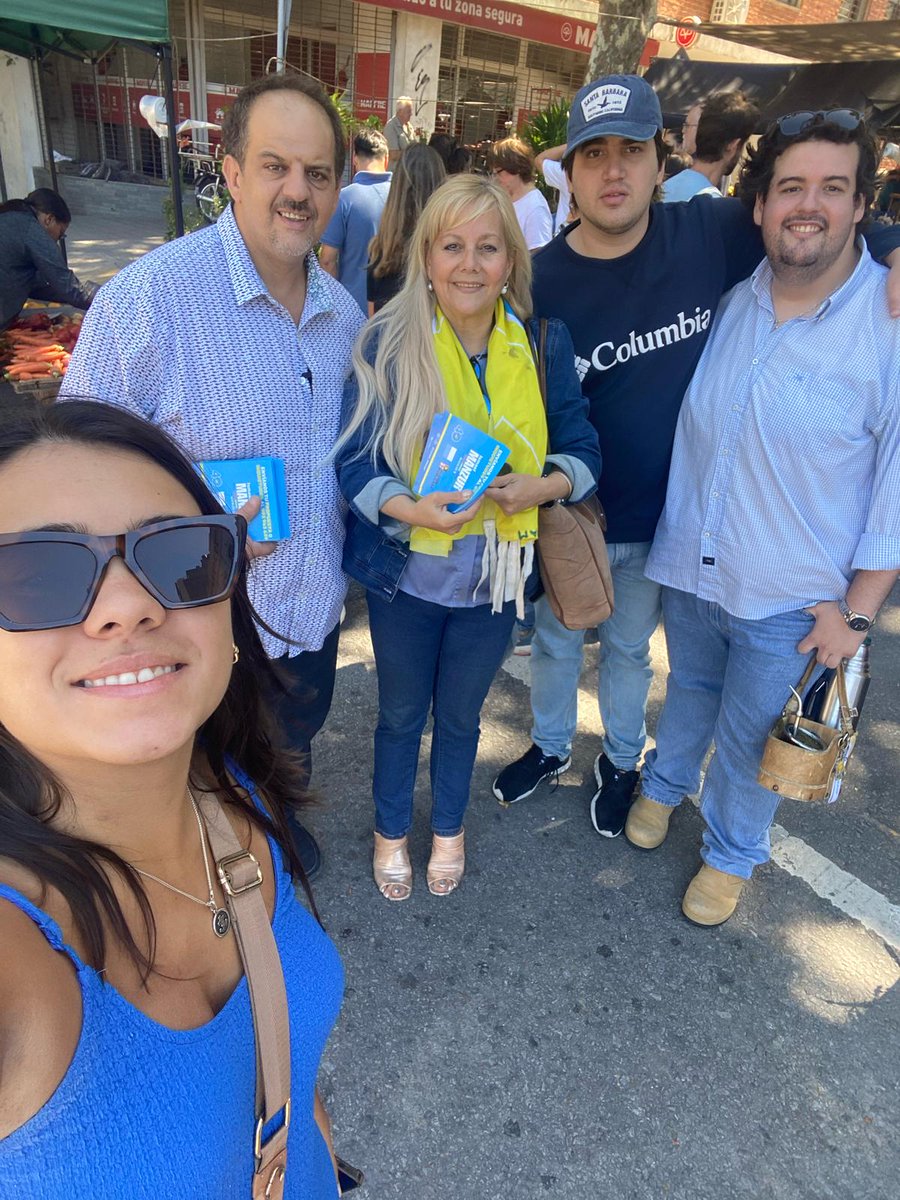 myriamsilva18's tweet photo. Reconquistemos  Montevideo  Feria Salto junto a nuestros candidatos 
@MartinLemaUy Intendente.
@ismael_manzur Alcalde Municipio B
Sumate a los  equipos que tenemos en todos los municipios para una ciudad más limpia, segura iluminada escuchamos tus propuestas
@ESPACIOCUARENTA https://t.co/tfnequEoS7