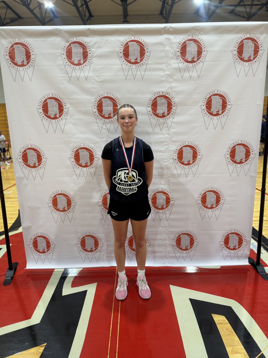Our middle school navy team MVP 2030 Harper Stroschein #ECU #EastCoastUnited @EJMurray8 <a href="/PrepGirlsHoops/">Prep Girls Hoops 🏀</a>