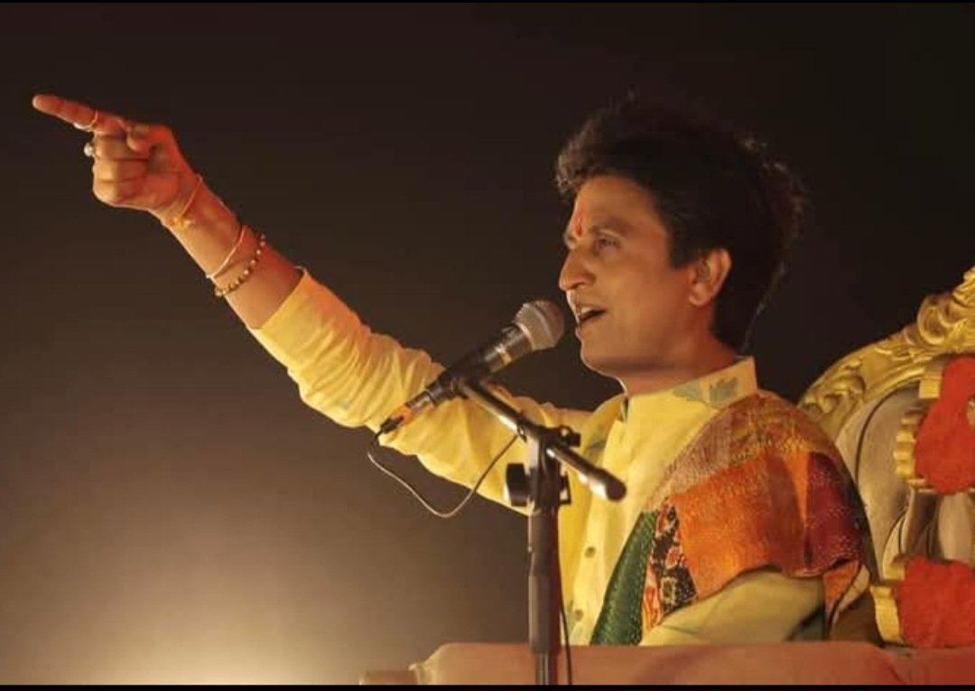 hindidhara1's tweet image. प्रतिमाओं में पूजा उलझी
विधियों में उलझा भक्ति योग
सच्चे मन से षड्यंत्र किए
झूठे मन से सच के प्रयोग....

#fact
@DrKumarVishwas 
@Vishwaasam 
#headerupdated