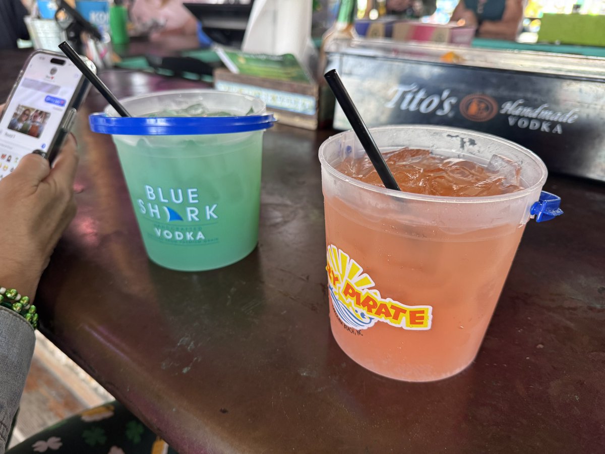 wsanders87's tweet photo. Happy St. Patrick’s Day from the beach! https://t.co/B0RwwKBBGV