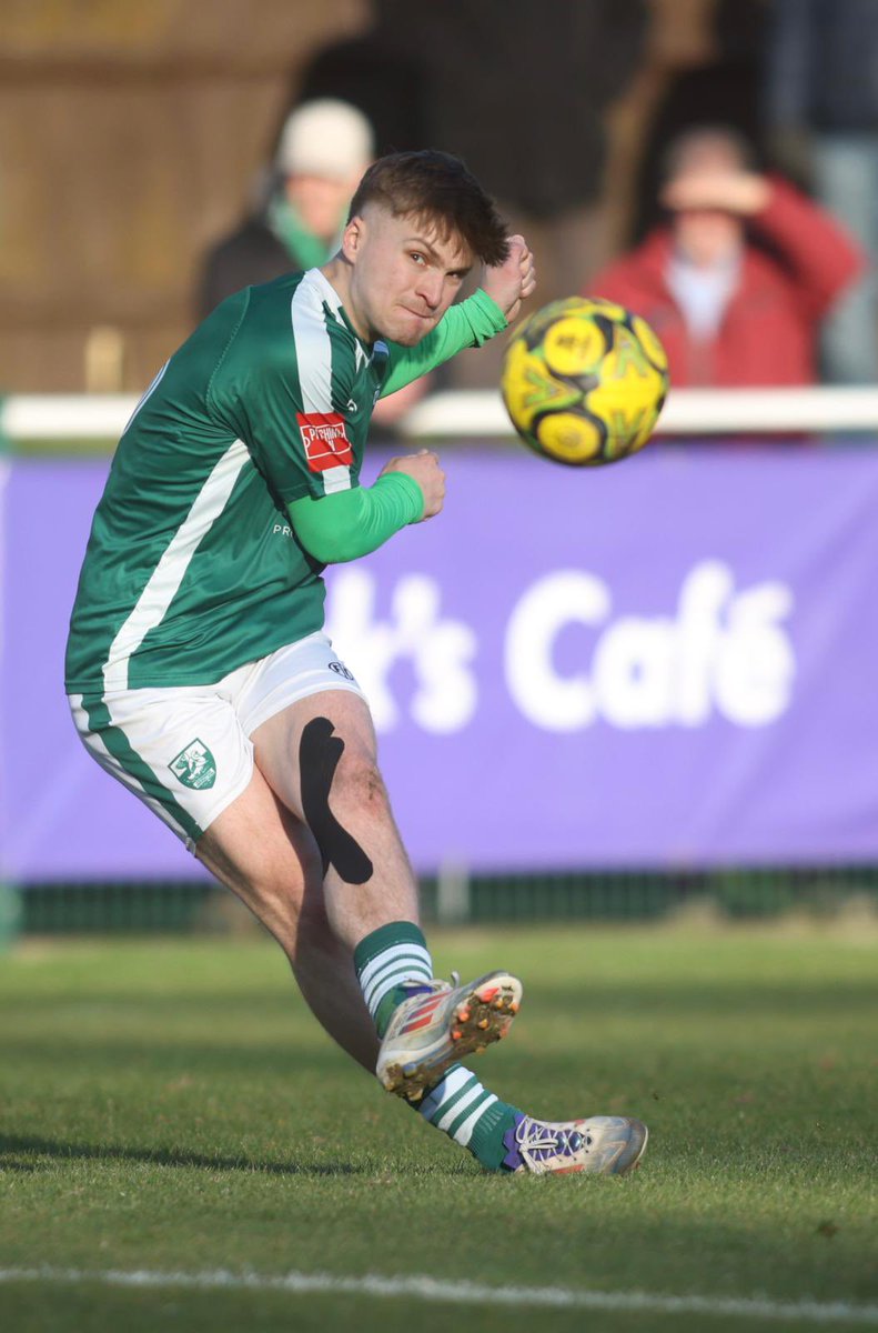 Good to see this lad back on the pitch <a href="/meveritt/">Matthew Everitt</a> 

📸 <a href="/sbphotographic/">sportstog</a>