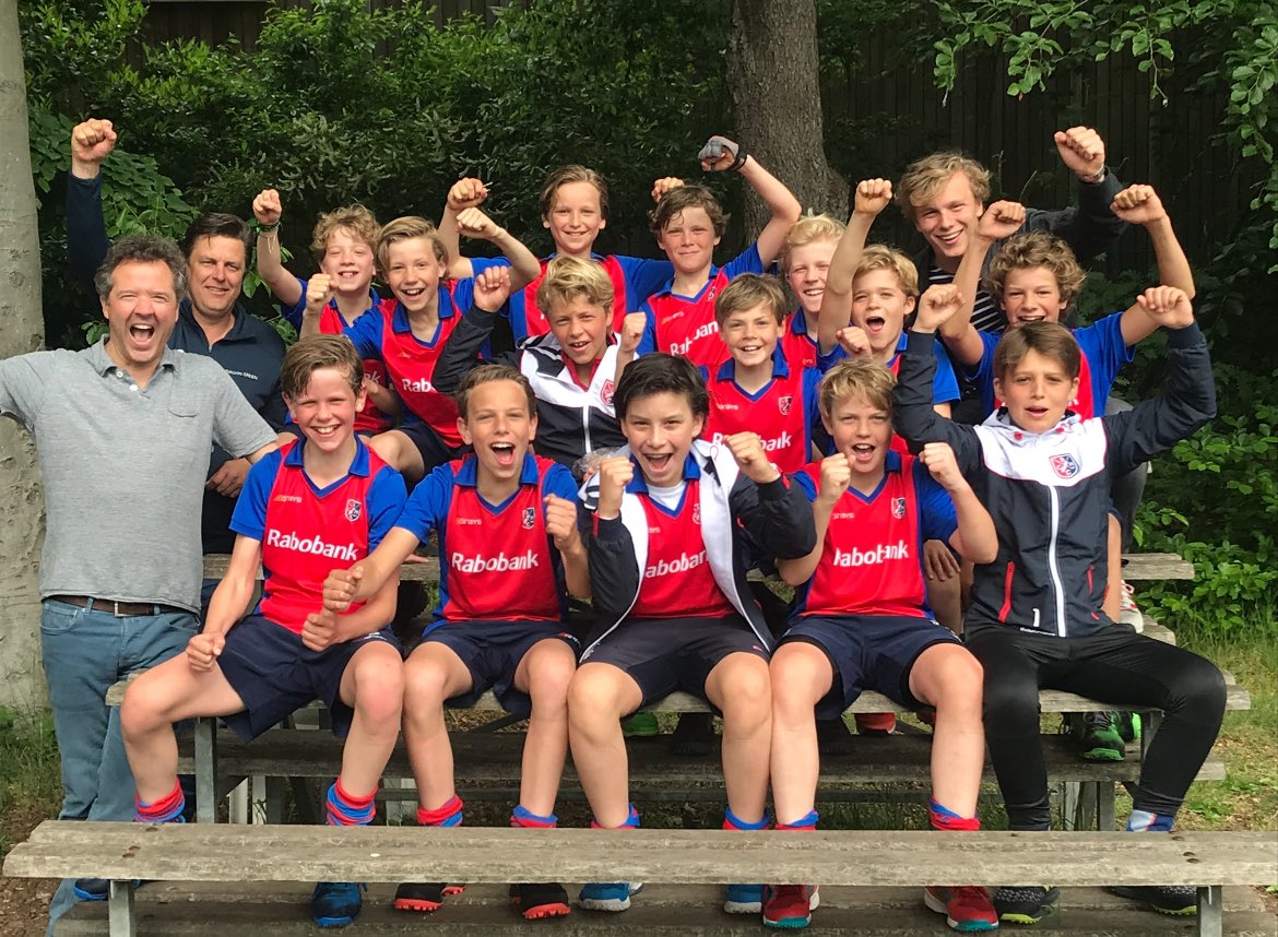6 jaar geleden met <a href="/schcJD1/">SCHC JD1</a> snel kampioen en later ook nog winnaar van D-day. Van dat team nog 5 spelers over in huidige A1. #Timeflies