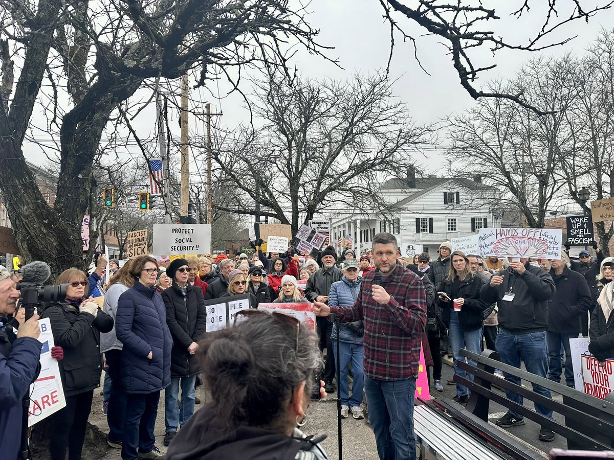 Today our Hudson Valley community took to the streets to make it clear we fight FOR THE PEOPLE!

Trump’s proven he only works for his billionaire cronies.

His plan is to take away YOUR health care to give them even bigger tax cuts.

Silence is not an option — we must get LOUDER.