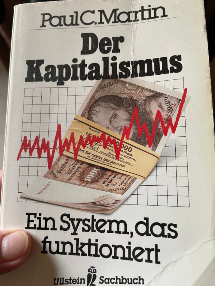 magic_horst's tweet photo. in zeiten der #Schuldenbremse im bundeshaushalt und gleichzeitig mit dem wahnsinnigen #Sondervermögen im schattenhaushalt muss dieses buch mit mir umziehen
#debitismus #PCM https://t.co/fGgv8Ykfjv