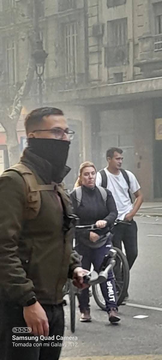 Cómo se llama este muchacho que salió a incendiar tachos de basura el miércoles <a href="/PatoBullrich/">Patricia Bullrich</a>?