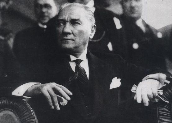 Söz konusu vatansa gerisi teferruattır.