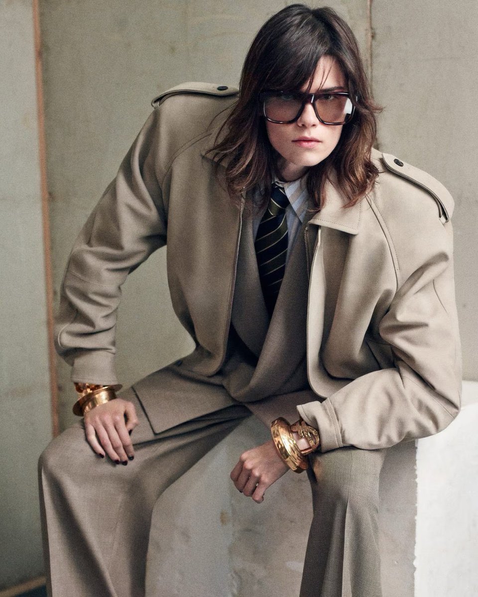 StreetFashion01's tweet photo. Saint Laurent’s Womenswear lookbook >> https://t.co/dyLpiFAAsc
