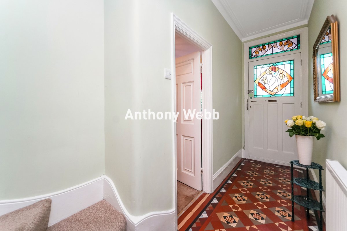 New to the market today on Kingsley Road
asking price £725,000 

Introducing this beautifully presented three double bedroom Edwardian terrace on Kingsley Road, N13.

Prime Palmers Green location
✔ Original period features
✔ Modern bathroom 
✔ Garden

buff.ly/JplBJyA