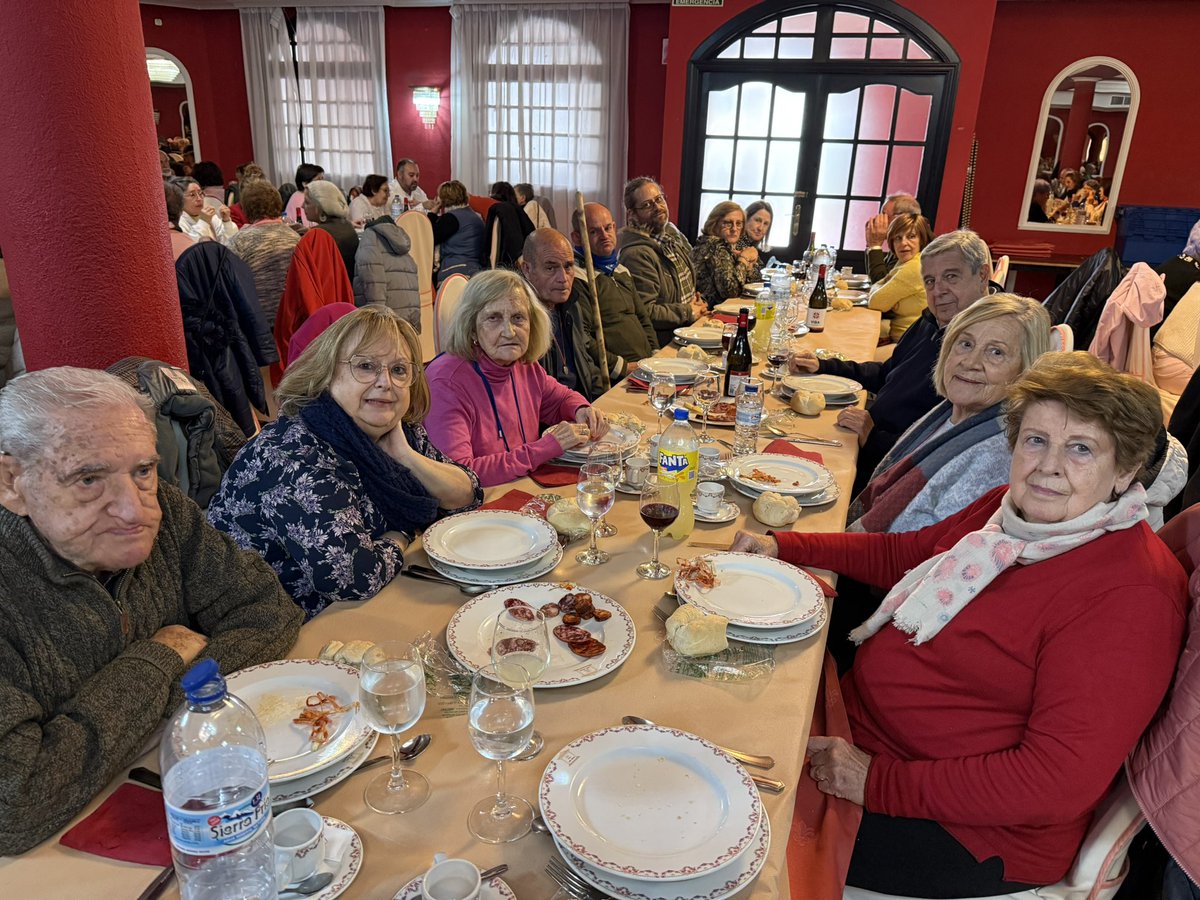 santamarinacc's tweet photo. Con los voluntarios de las Parroquias De San Pedro de Cáceres y Santa Marina de Cañaveral en el XXXI Jornadas diocesanas de Cáritas en Valencia de Alcántara reflexionando sobre las prioridades en el voluntariado. Todo un ejercicio de comunión eclesial. https://t.co/Rh5Nplds1L
