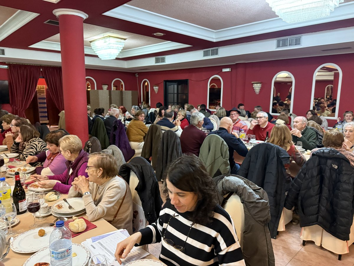 santamarinacc's tweet photo. Con los voluntarios de las Parroquias De San Pedro de Cáceres y Santa Marina de Cañaveral en el XXXI Jornadas diocesanas de Cáritas en Valencia de Alcántara reflexionando sobre las prioridades en el voluntariado. Todo un ejercicio de comunión eclesial. https://t.co/Rh5Nplds1L