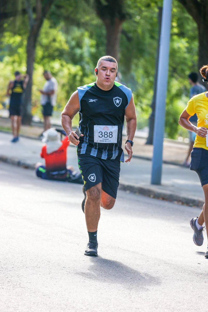 RODRIGOMANCHA__'s tweet image. Cada KM uma batalha, cada chegada uma vitória! Mais uma prova concluída, mais um desafio superado. O suor escorre, as pernas queimam, mas a sensação de cruzar a linha de chegada não tem preço! 🏁🔥 #CorridaDeRua #RunForLife #Superação