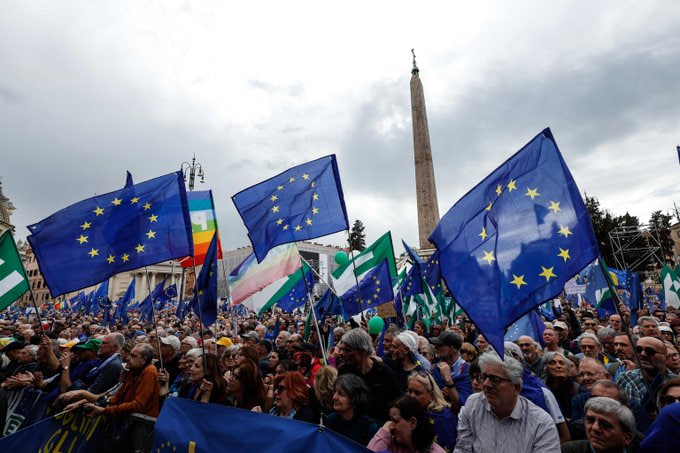 ElideMirce's tweet photo. L'Italia è quel paese di vecchi che vuole sacrificare i suoi giovani a tutti i costi https://t.co/mTHzbjKzkh