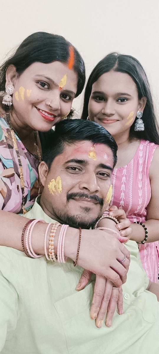 raianand84's tweet photo. अपने परिवार संग होली ❤️
सभी को होली की ढेरों शुभकामनाएं ।❤️❤️ https://t.co/cVtvuhF9GR