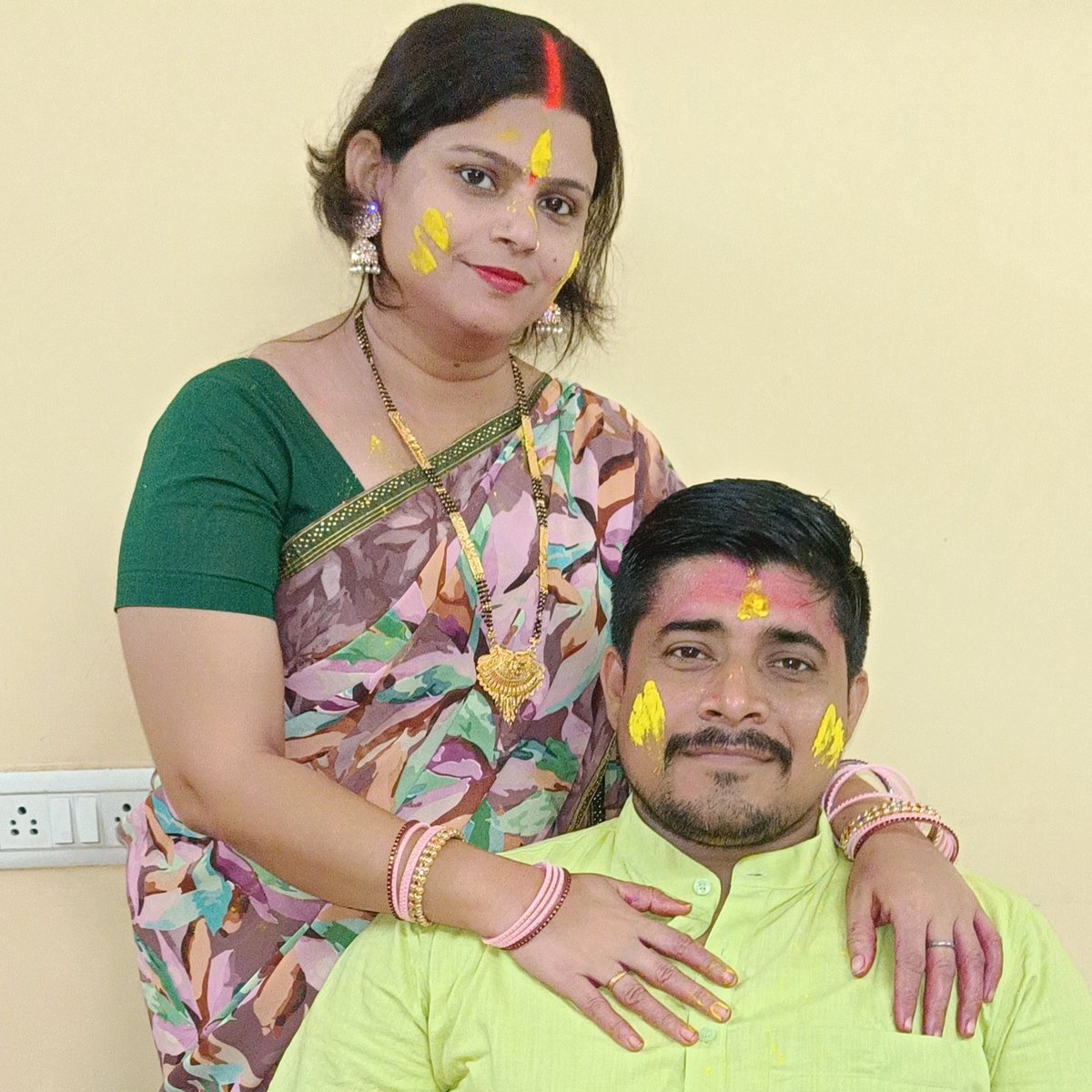 raianand84's tweet photo. अपने परिवार संग होली ❤️
सभी को होली की ढेरों शुभकामनाएं ।❤️❤️ https://t.co/cVtvuhF9GR