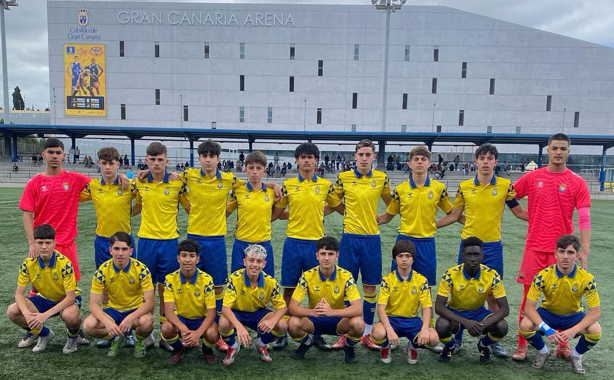 Empate de nuestro Cadete Fundación, ¡vamos, chicos! 

🆚 Arucas 
🟰 0-0

#75AniversarioUD #LaUniónDePorVida #launiónhacelaspalmas