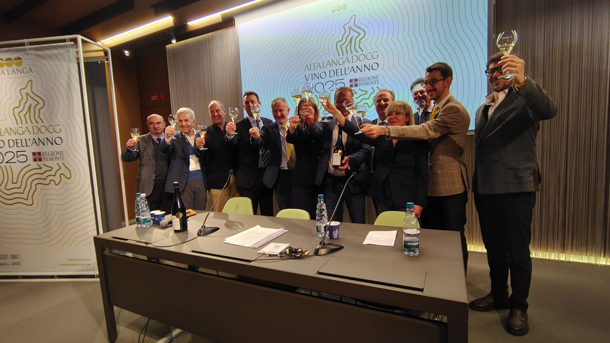 MILLEVIGNE (@millevigne) on Twitter photo #altalanga vino dell'anno 2025 #regionepiemonte #altalanga vino dell'anno 2025 #regionepiemonte