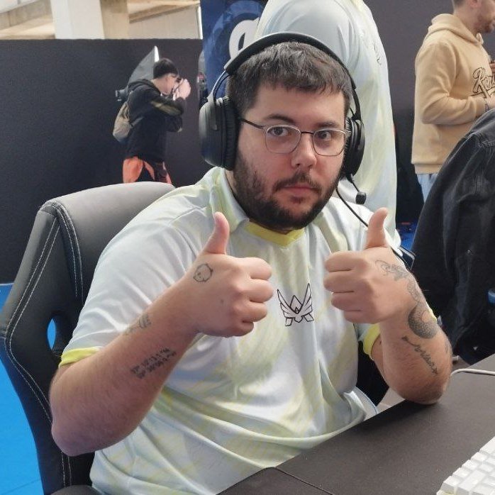 SomosLaTormenta's tweet photo. ¡Primer mapa para @ValorityES!
Salen muy fuertes a la Gran Final de #Extregames😱
¡@G2League Hel tiene que pelear por el empate!
No te lo pierdas👇🏼
https://t.co/OYQ4LgVQ3c https://t.co/g0erNfYVp1